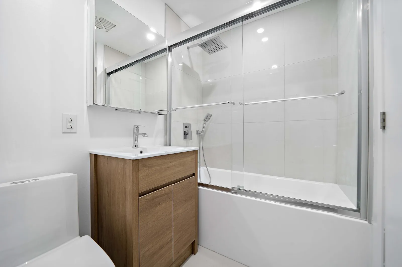 6380 Somerled — photo 8 of 11