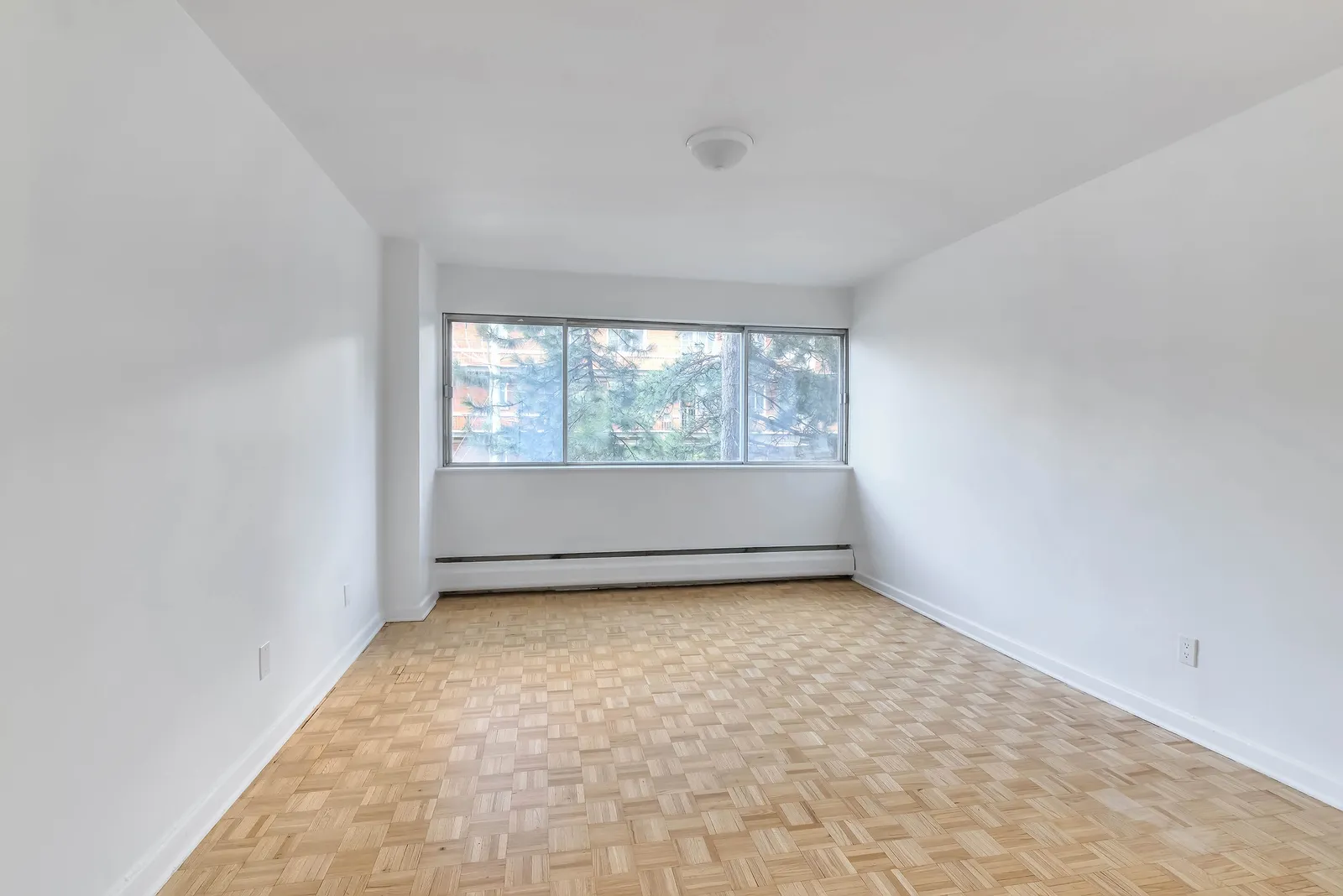 6800 Côte St Luc — photo 2 of 10