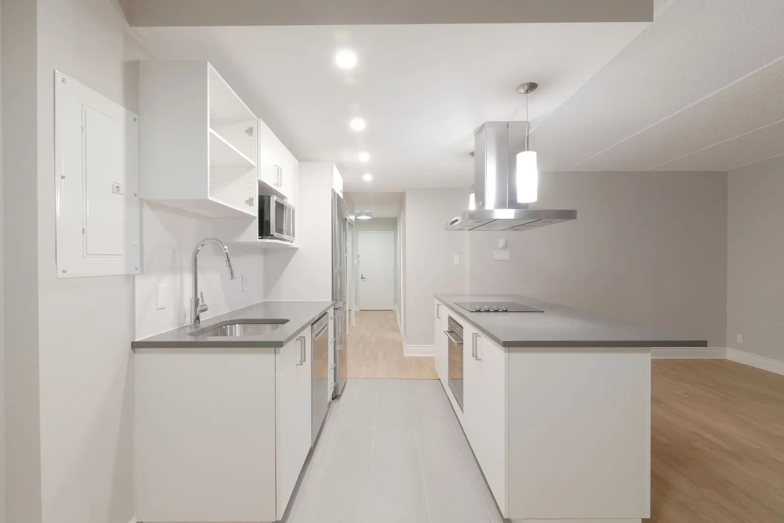 4800 Maisonneuve O — photo 3 of 14
