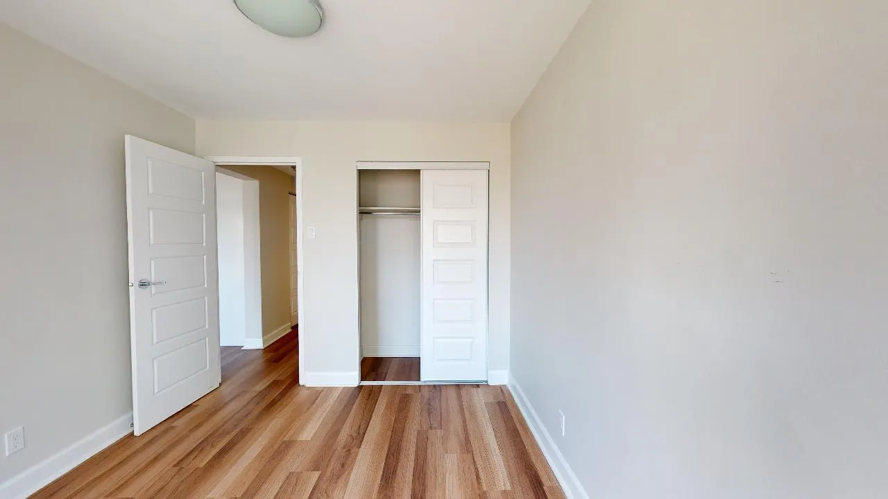 3474 Hutchison — photo 6 of 9