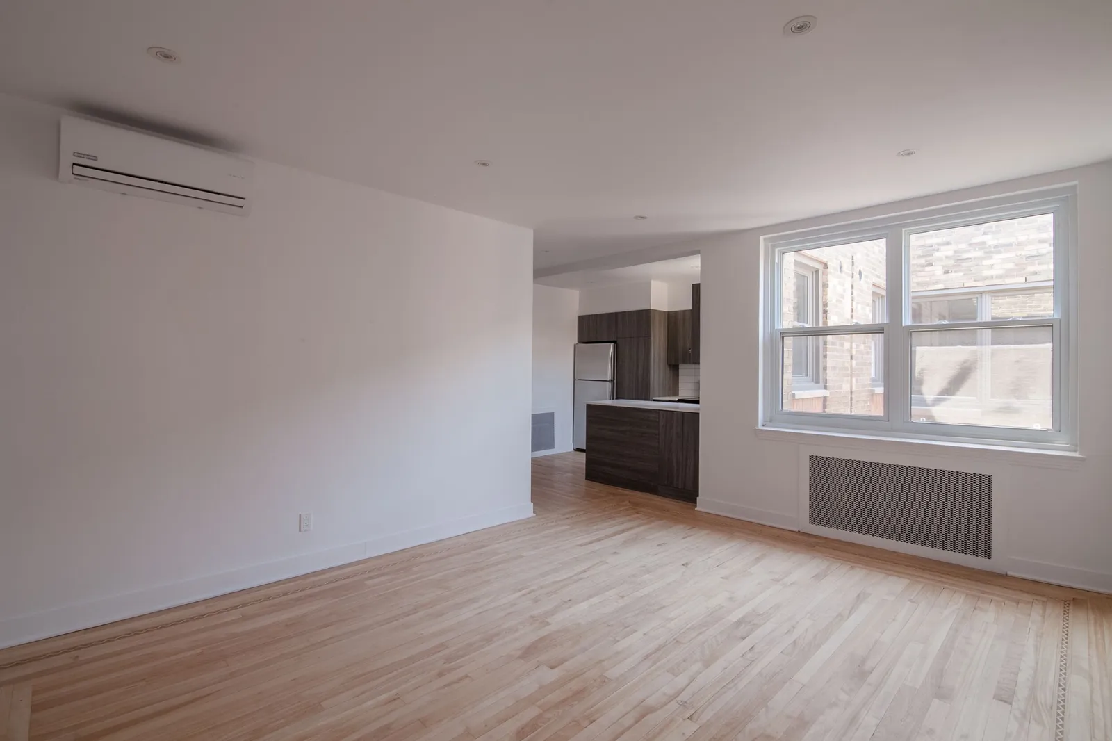 5410 Cote St-Luc — photo 3 of 9