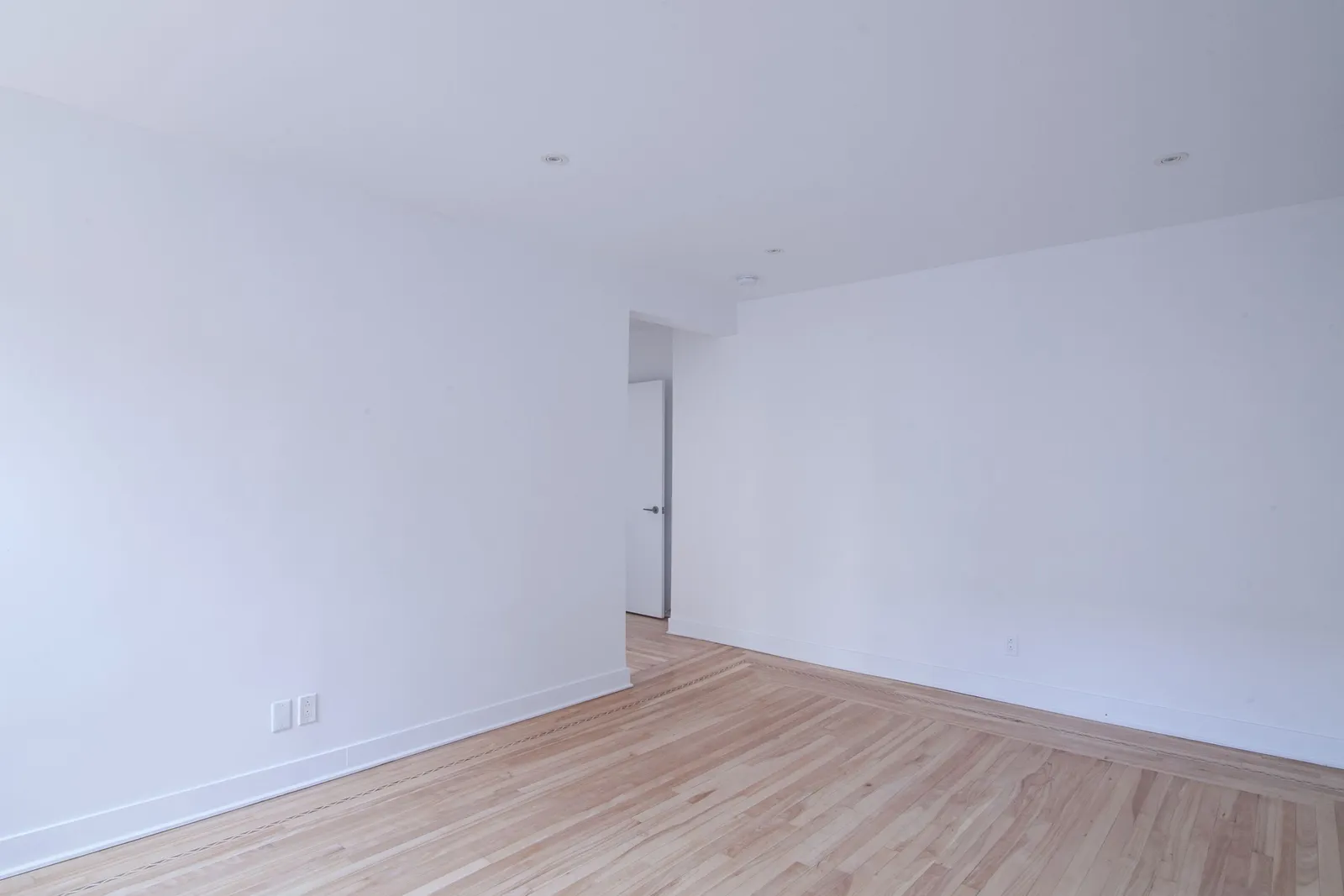 5410 Cote St-Luc — photo 6 of 9