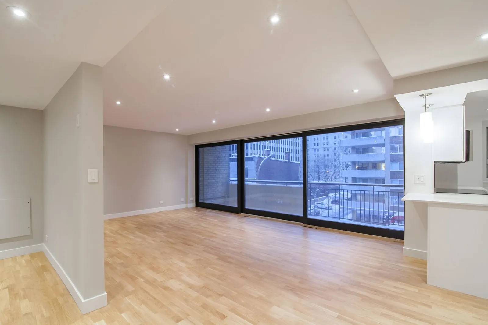 3421 Rue Drummond — photo 8 of 20
