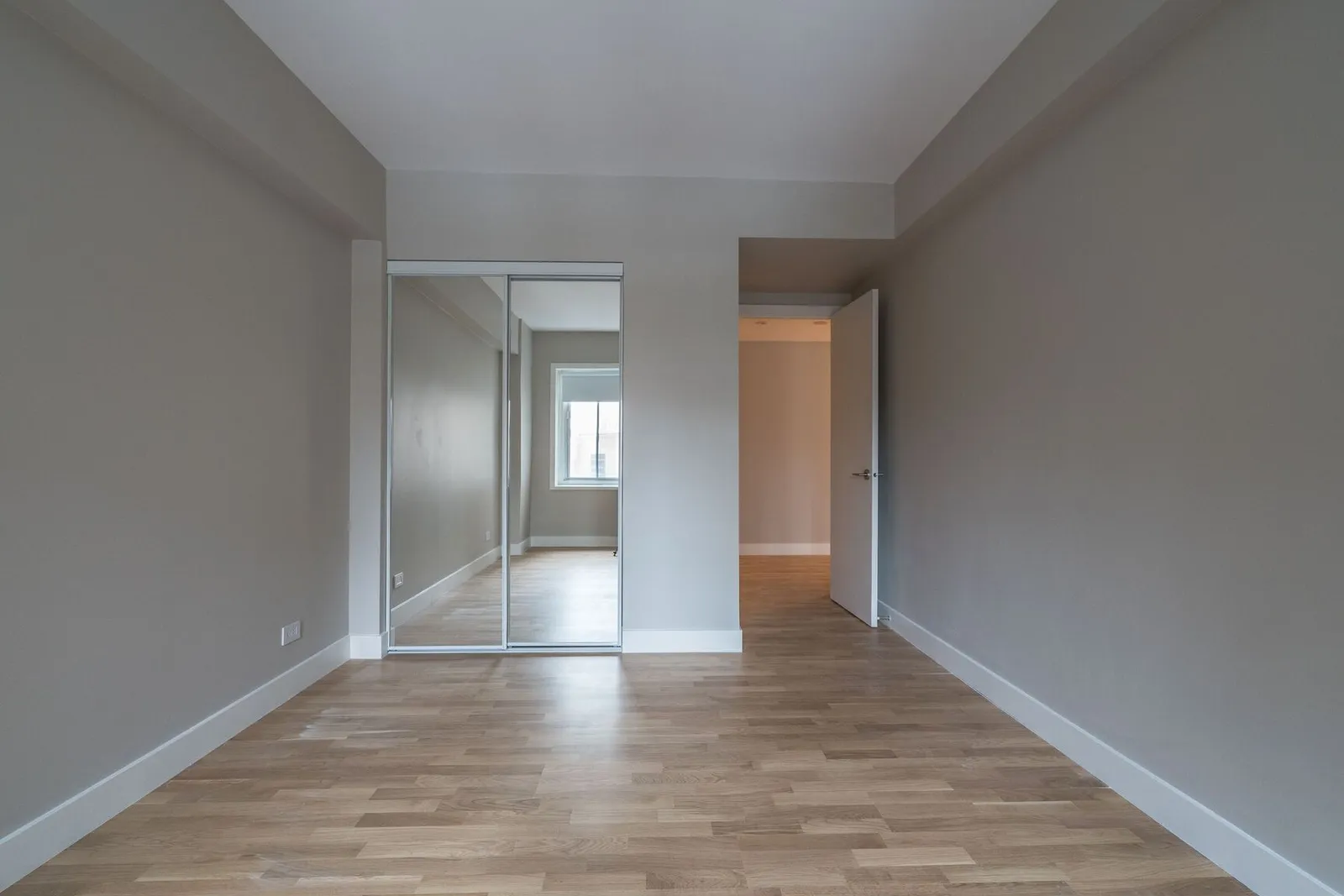 3421 Rue Drummond — photo 12 of 20