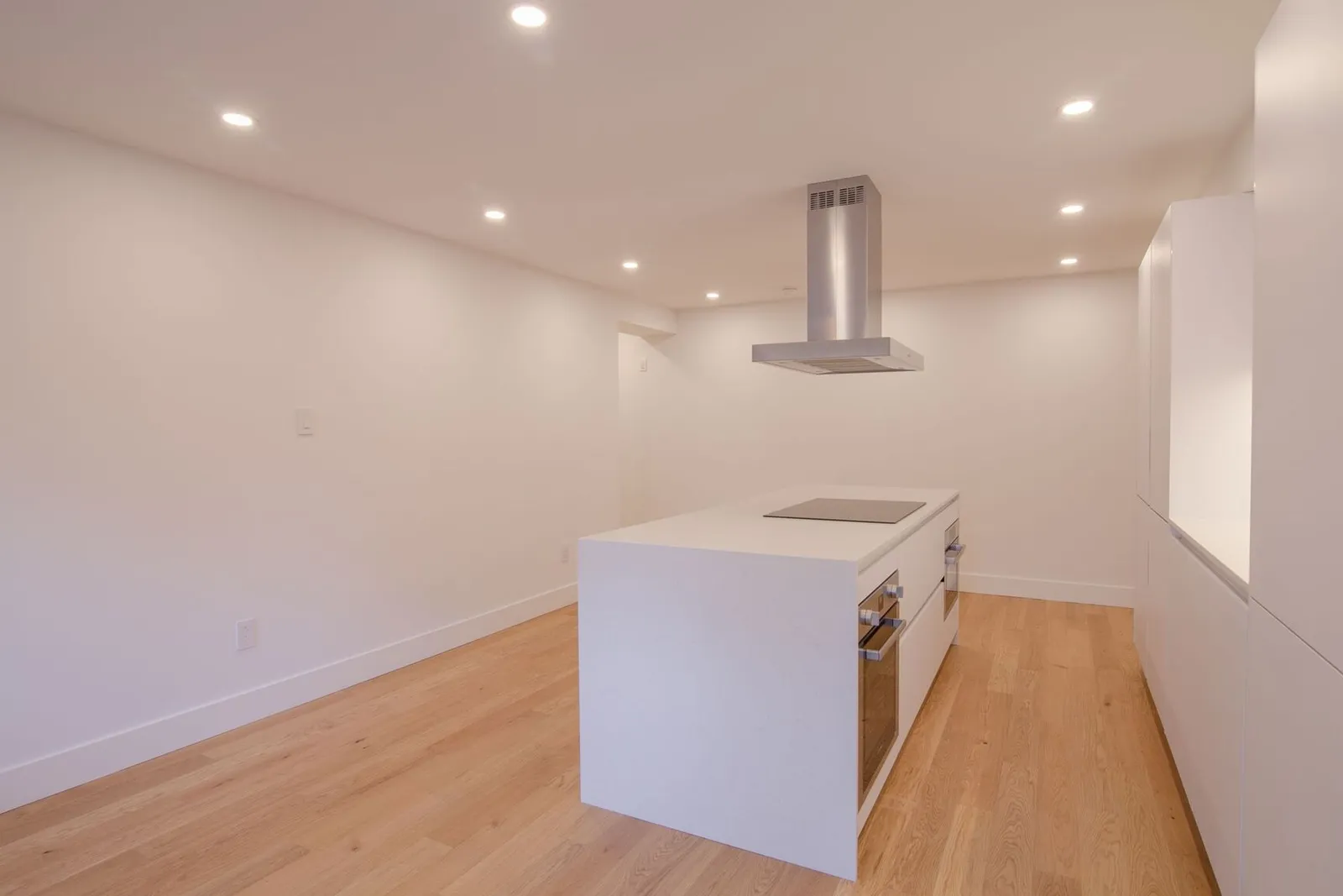 3421 Rue Drummond — photo 5 of 20