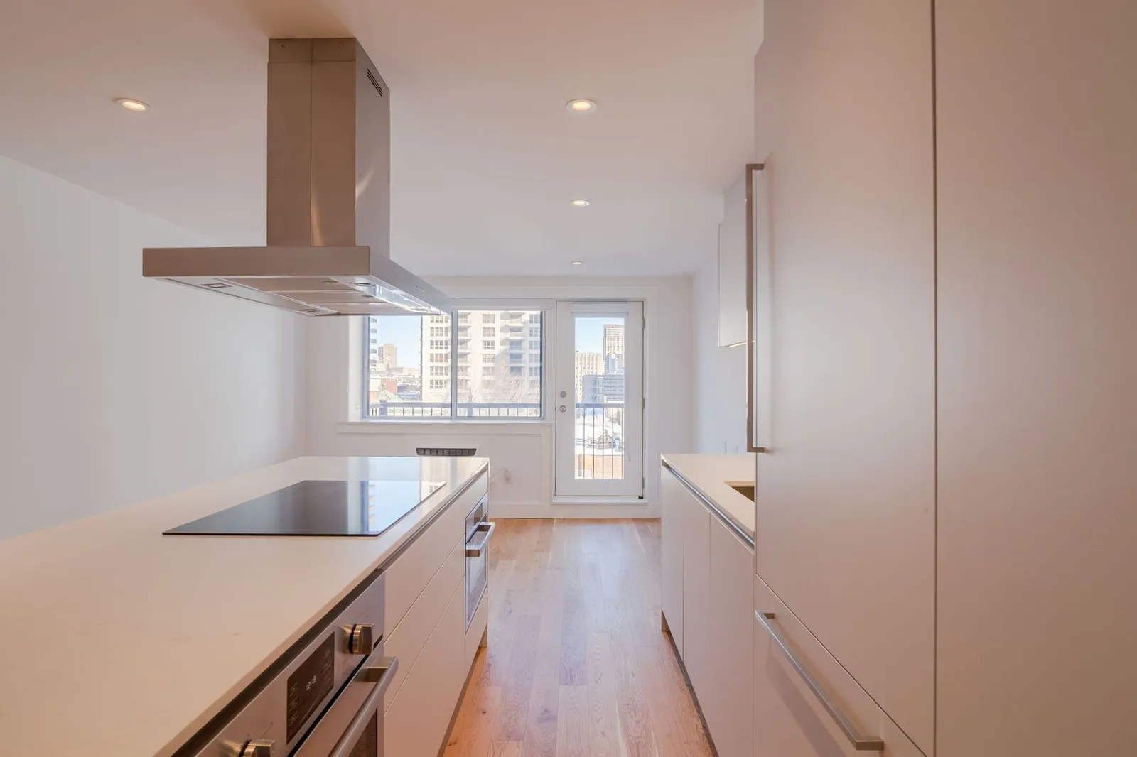 3421 Rue Drummond — photo 3 of 20