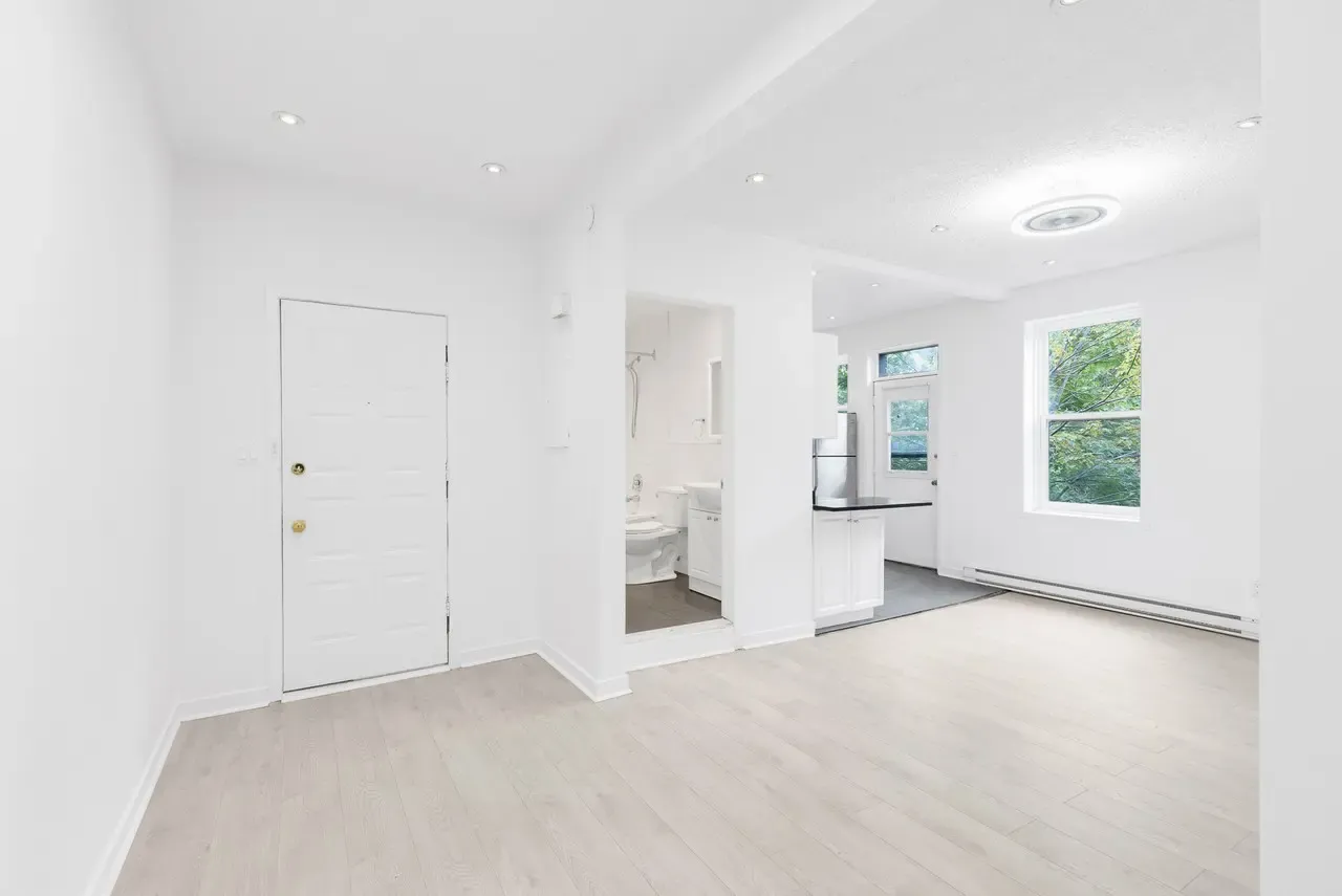 5870 Sherbrooke W — photo 9 of 15