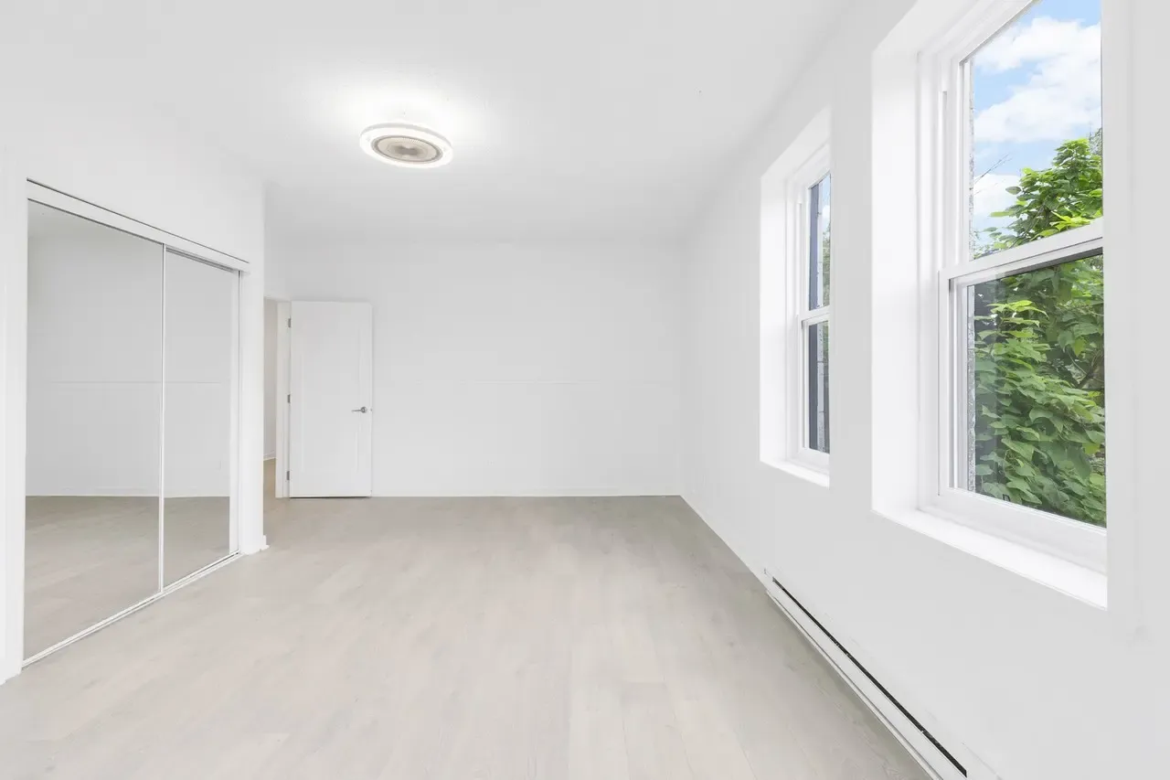 5870 Sherbrooke W — photo 10 of 15