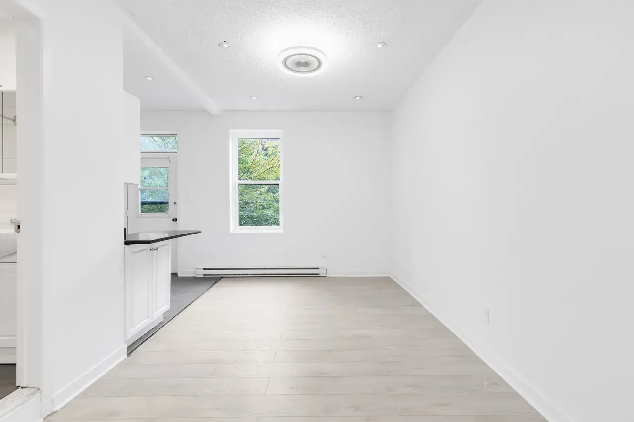 5870 Sherbrooke W — photo 8 of 15