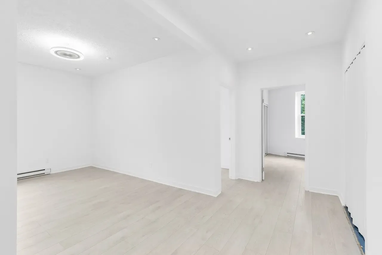 5870 Sherbrooke W — photo 6 of 15
