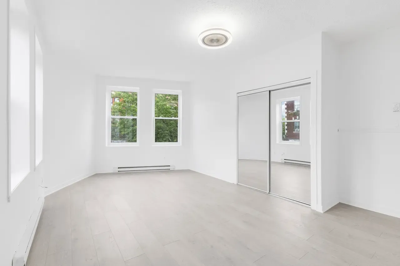 5870 Sherbrooke W — photo 12 of 15