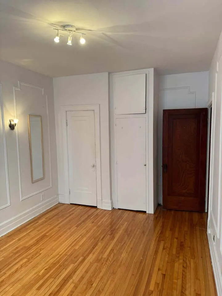 4702 Queen Mary — photo 4 of 6