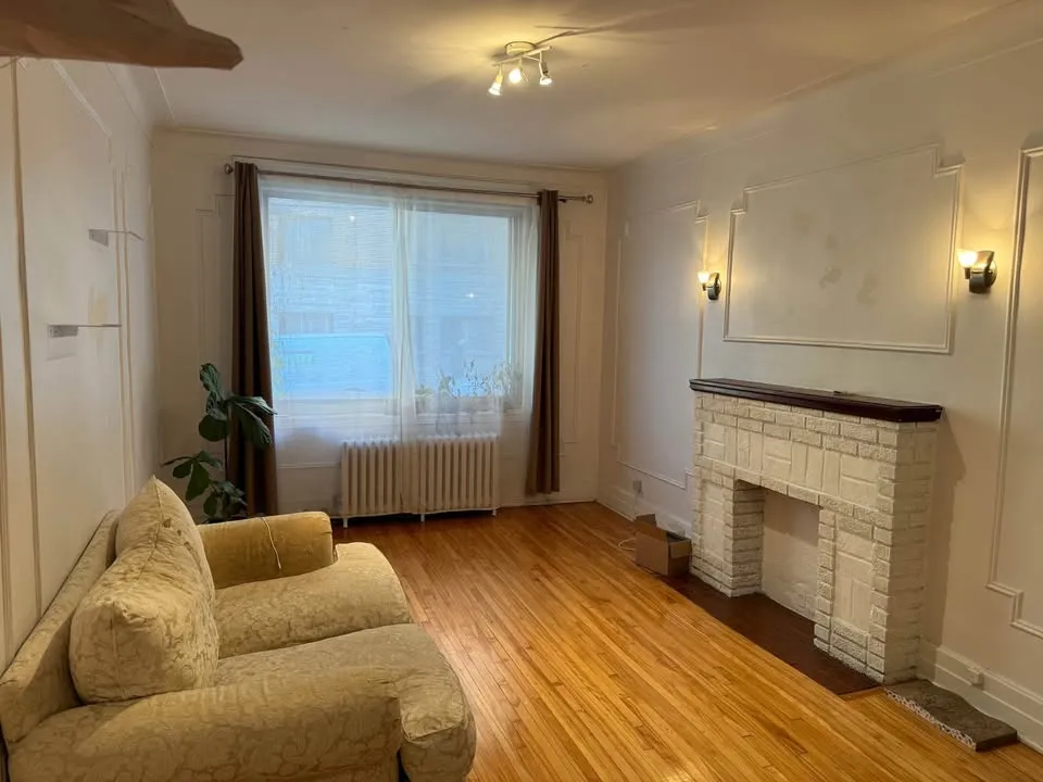 4702 Queen Mary — photo 2 of 6