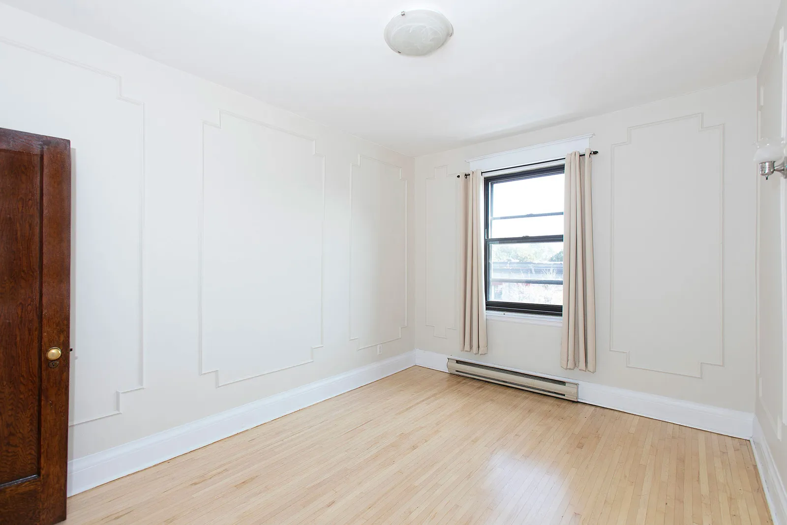 4921 Sherbrooke W — photo 5 of 10
