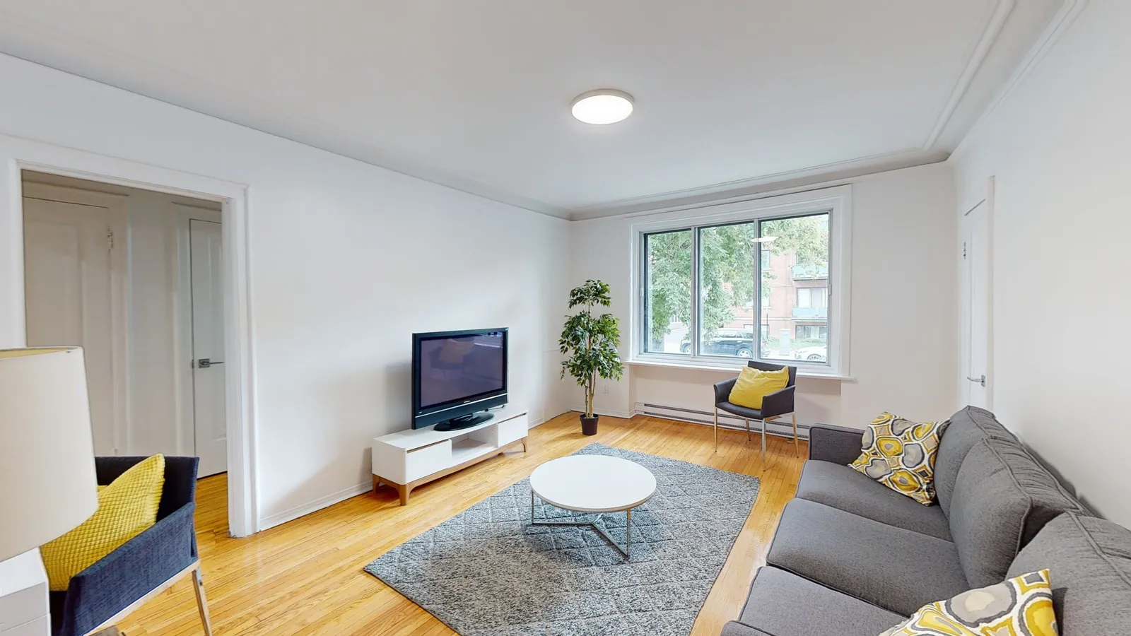 5881 Monkland — photo 5 of 10