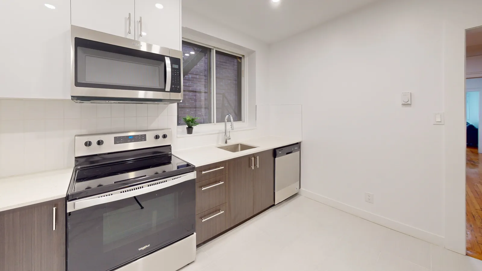 5881 Monkland — photo 4 of 10