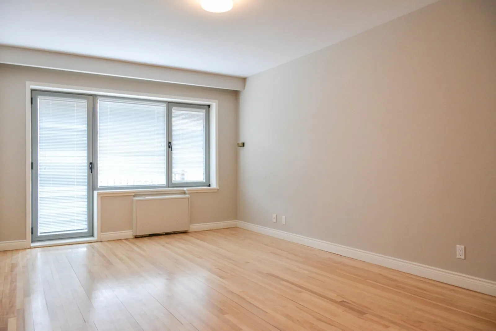 3495 de la Montagne — photo 16 of 21