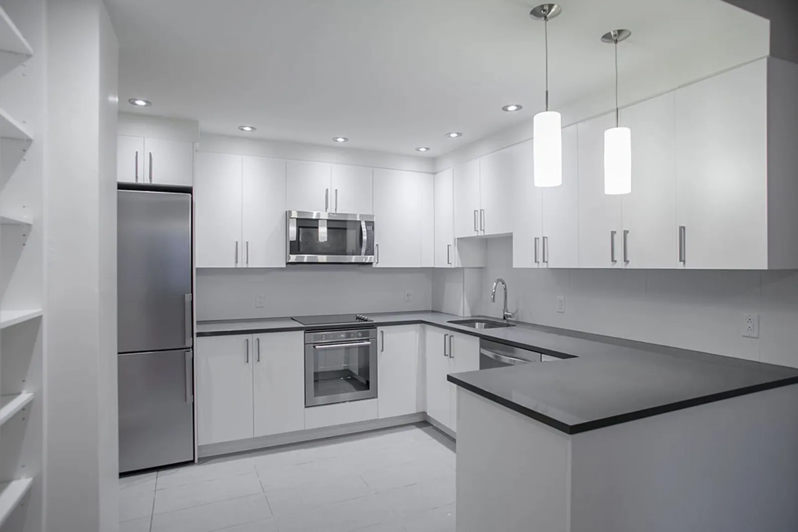 3495 de la Montagne — photo 5 of 21