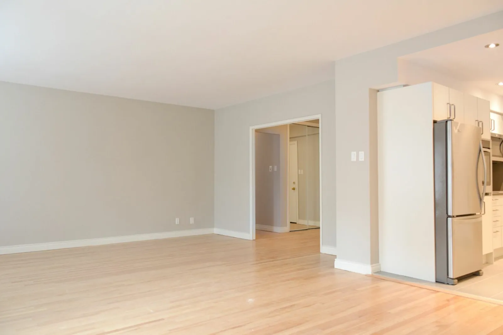 3495 de la Montagne — photo 15 of 21