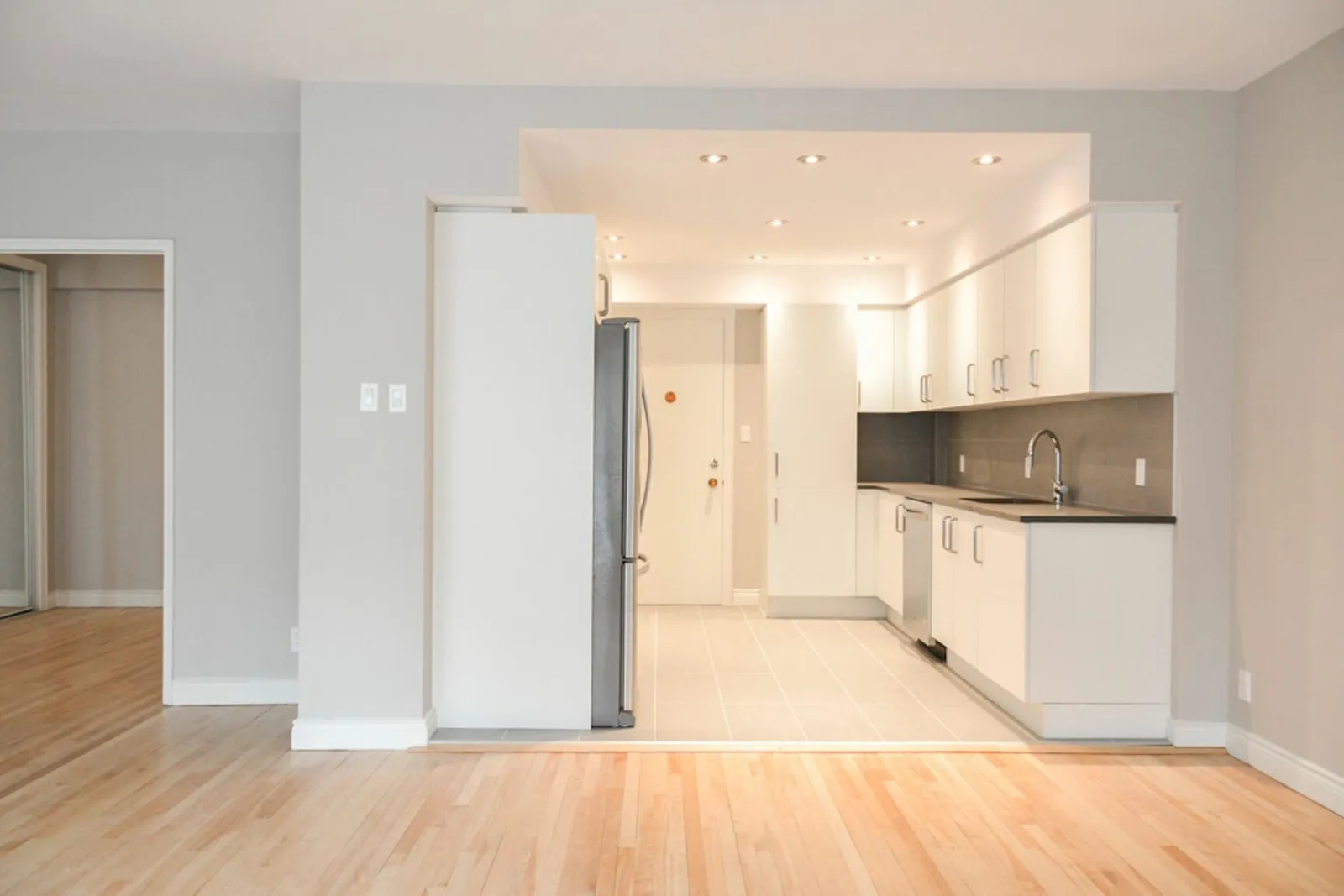 3495 de la Montagne — photo 7 of 21