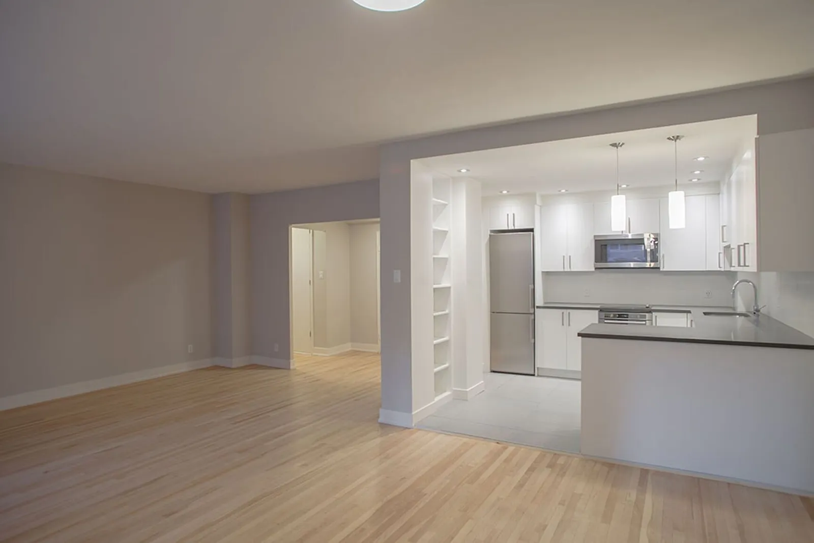 3495 de la Montagne — photo 12 of 21