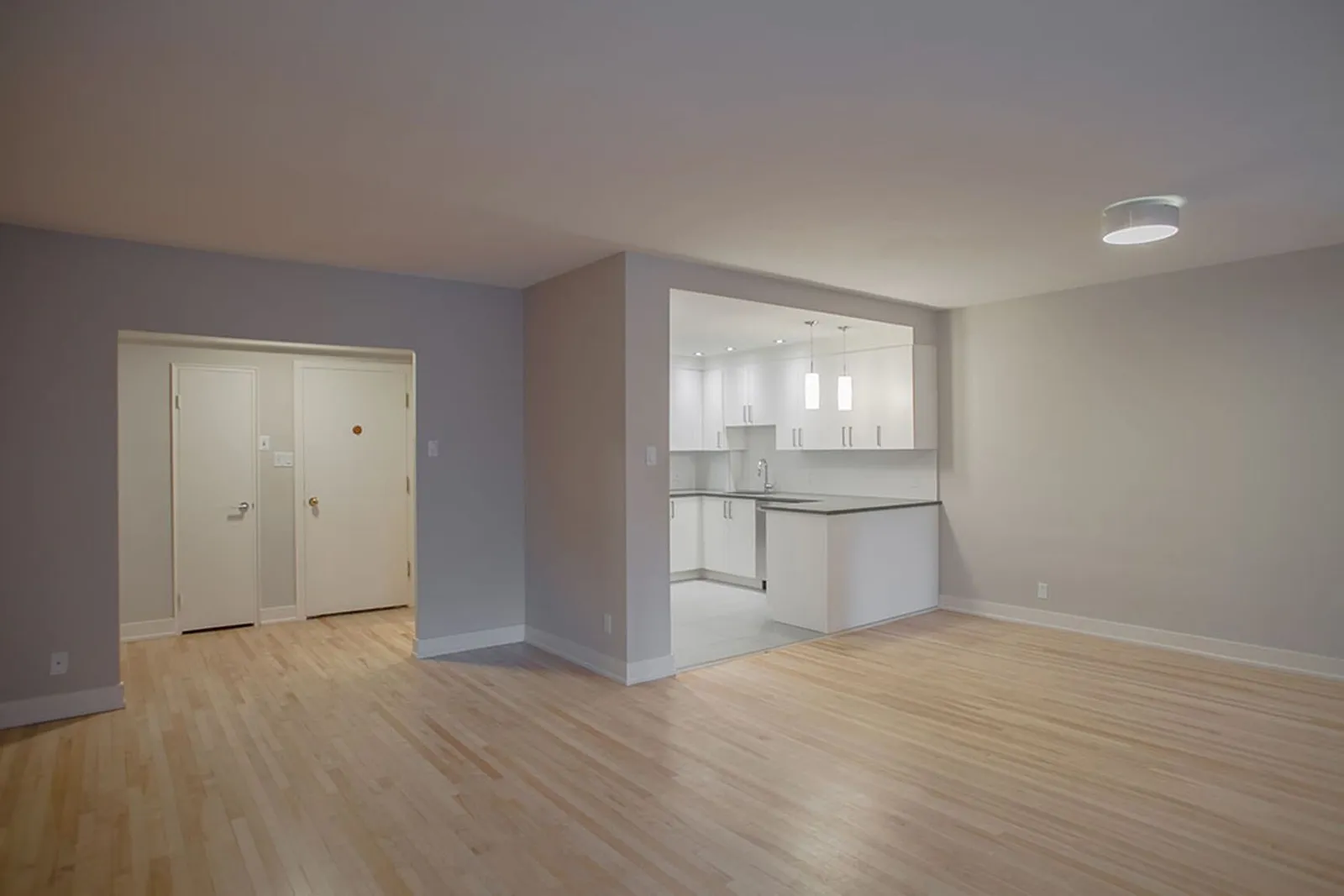 3495 de la Montagne — photo 13 of 21