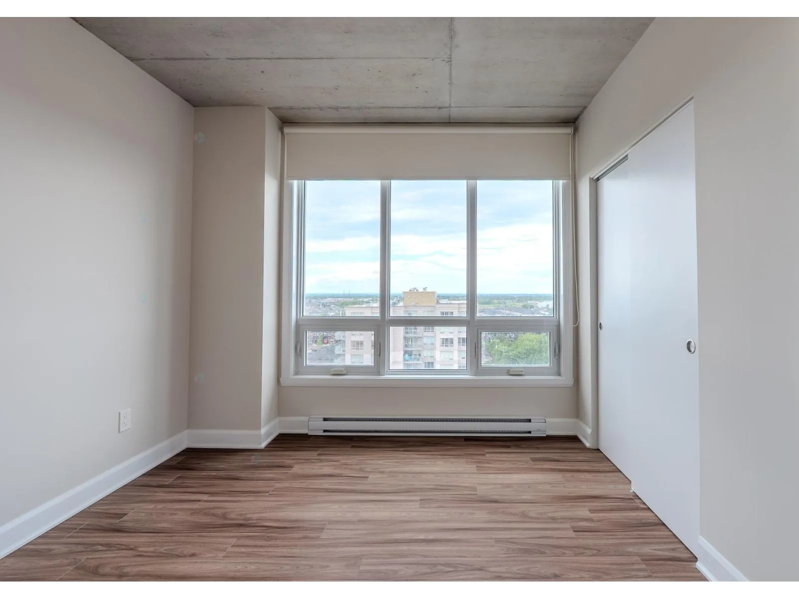 3410 Saint-Elzear W — photo 9 of 15