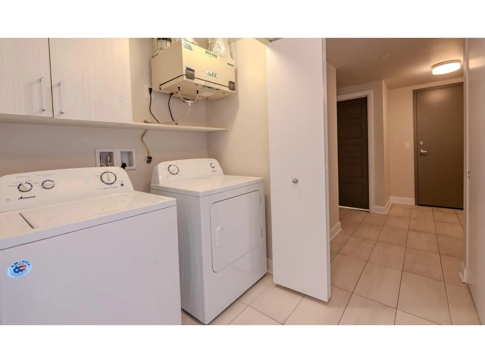 3410 Saint-Elzear W — photo 13 of 15