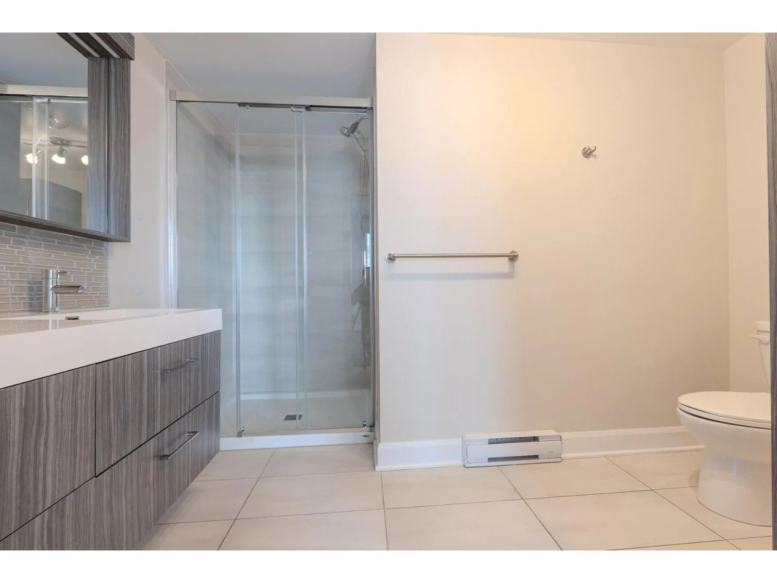 3410 Saint-Elzear W — photo 12 of 15
