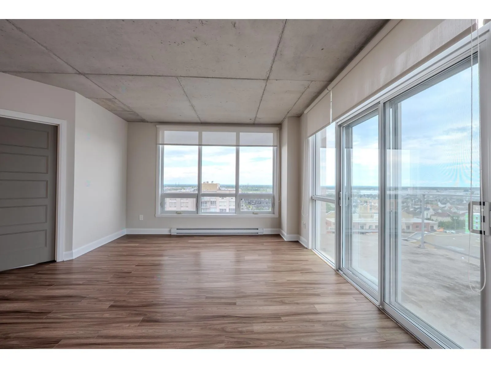 3410 Saint-Elzear W — photo 6 of 15