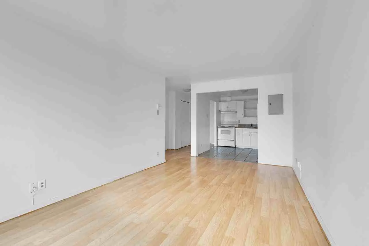 6955 20e Ave — photo 2 of 6