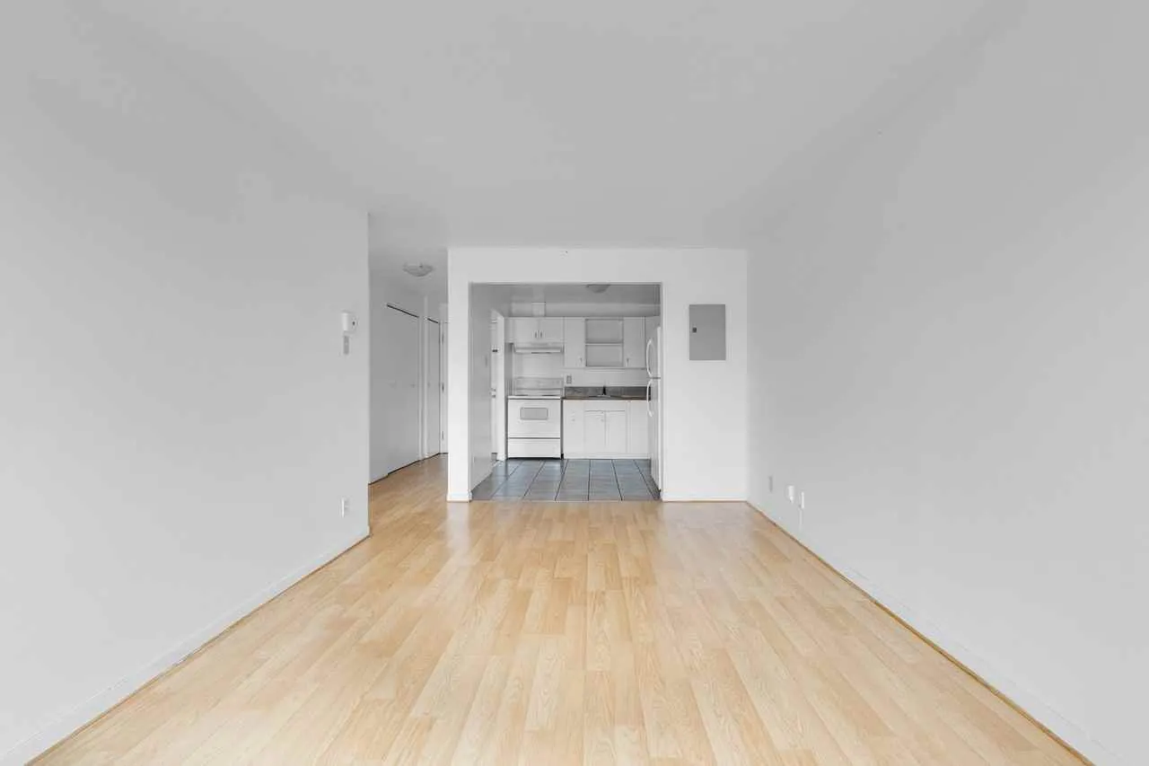 6955 20e Ave — photo 3 of 6