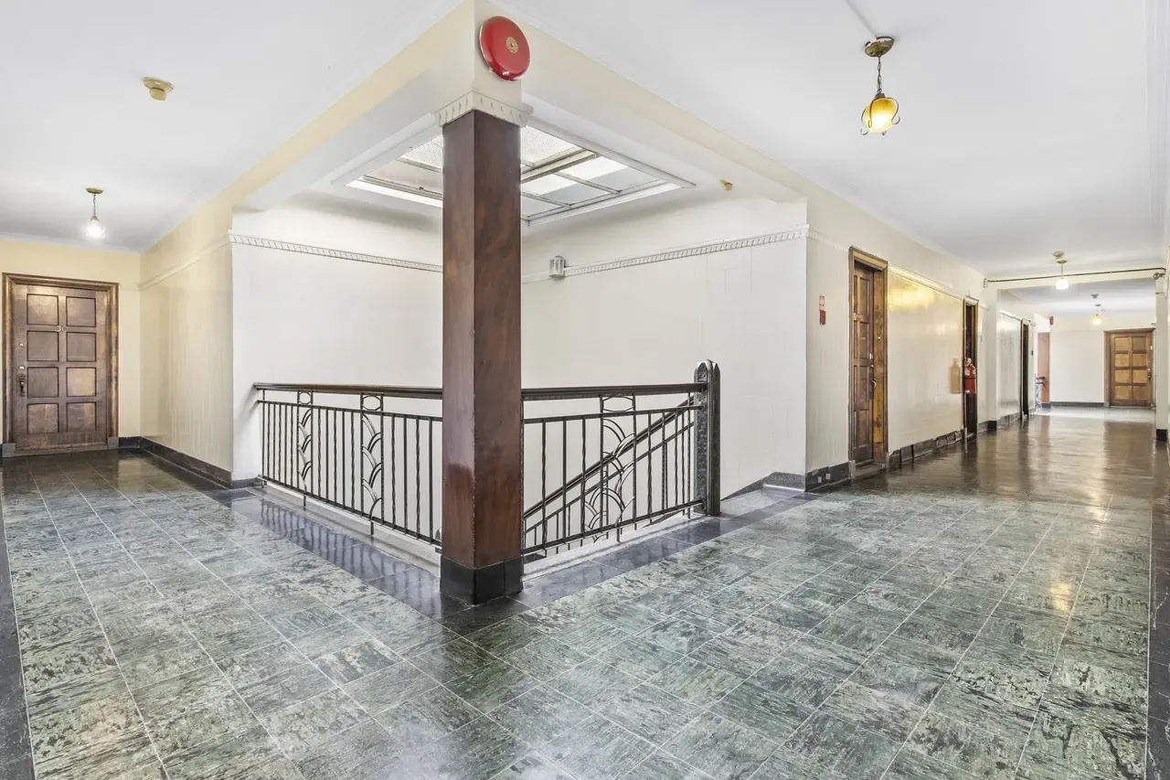 5010 MacDonald — photo 10 of 11