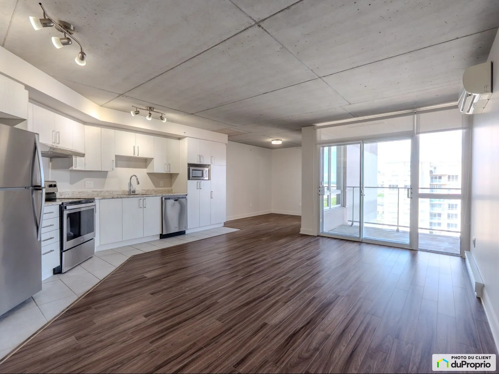 3400 Saint-Elzear W — photo 3 of 8
